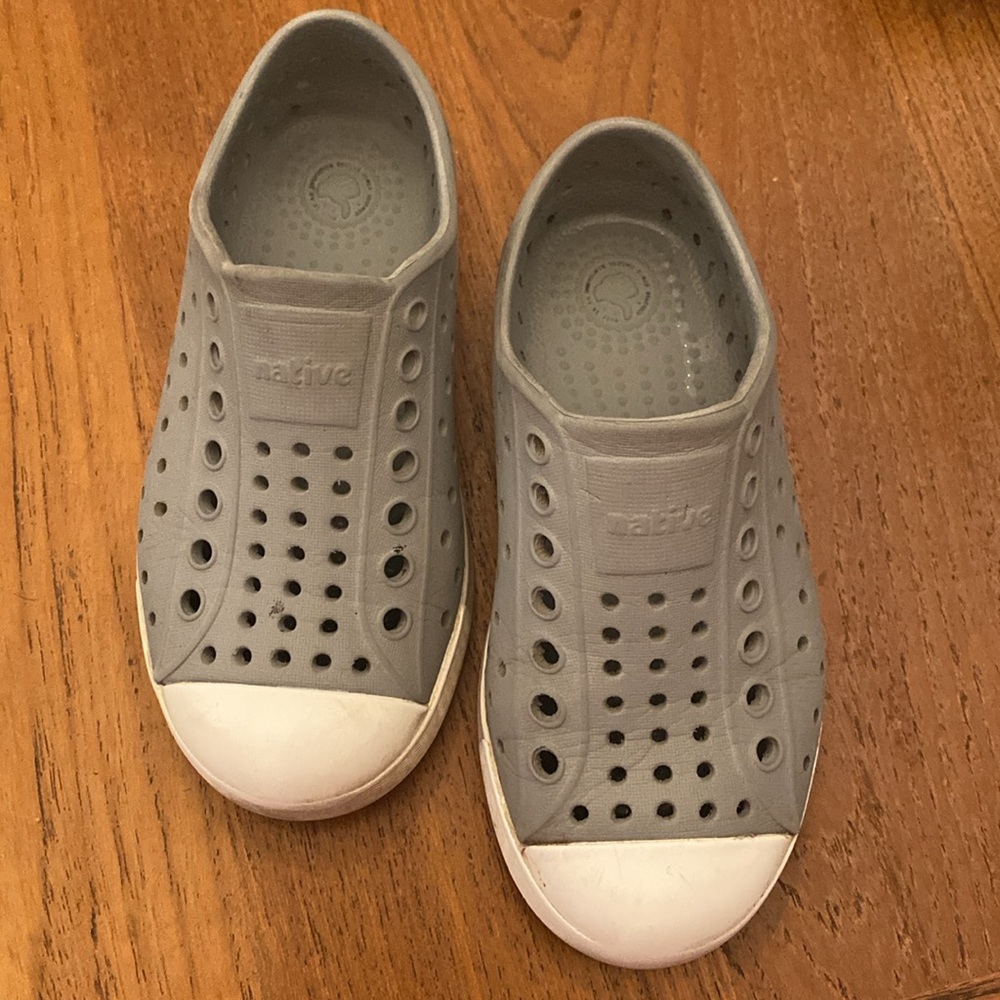 Native Shoes - Picture 2 of 5